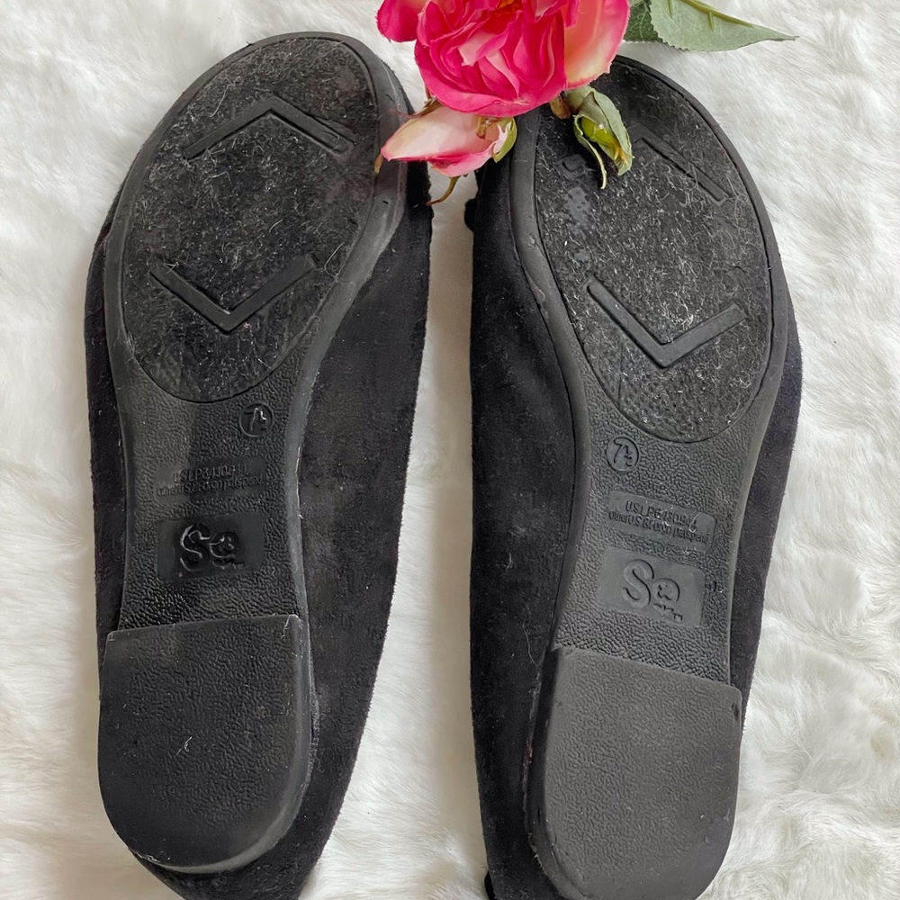 Black Flats with Silver Accented Ruffle bow on top. Good pre owned condition 7.5 - Picture 2 of 4